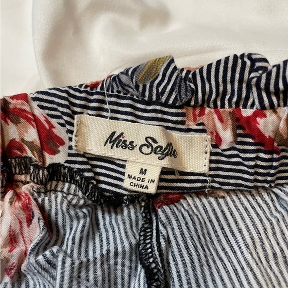 Miss Selfie size medium floral stripped high waisted shorts - Picture 3 of 4